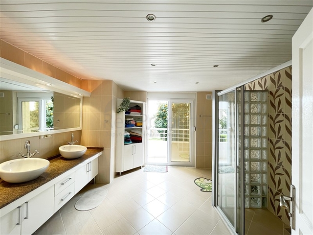 Шикарный садовый дуплекс 3+1 в районе Джикджилли