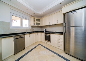 Шикарная квартира с видом на море и крепость в районе Тосмур          