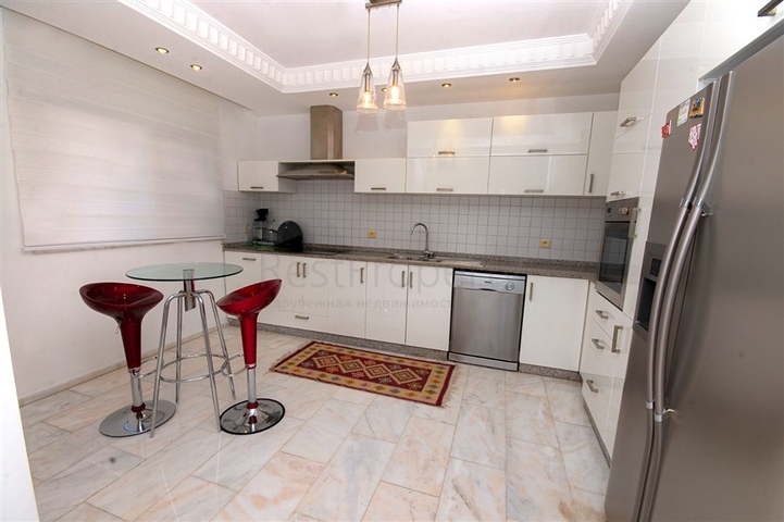 Садовый дуплекс на берегу горной реки в районе Кестель 