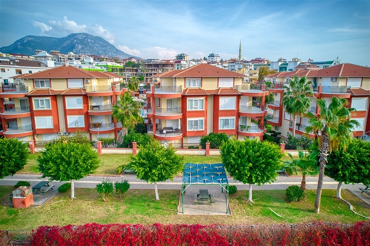 Садовый дуплекс на берегу горной реки в районе Кестель 