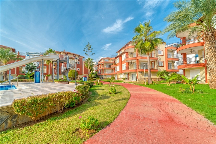 Садовый дуплекс на берегу горной реки в районе Кестель 