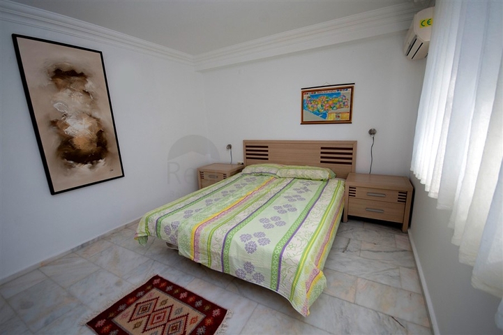 Садовый дуплекс на берегу горной реки в районе Кестель 