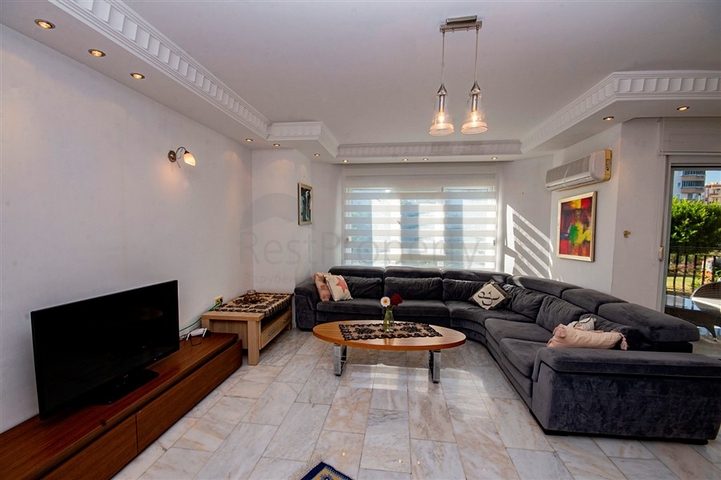 Садовый дуплекс на берегу горной реки в районе Кестель 