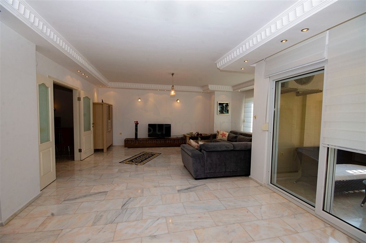 Садовый дуплекс на берегу горной реки в районе Кестель 