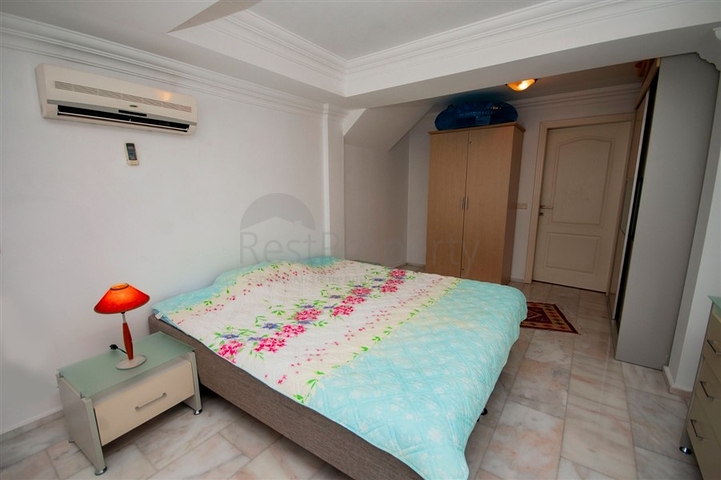 Садовый дуплекс на берегу горной реки в районе Кестель 