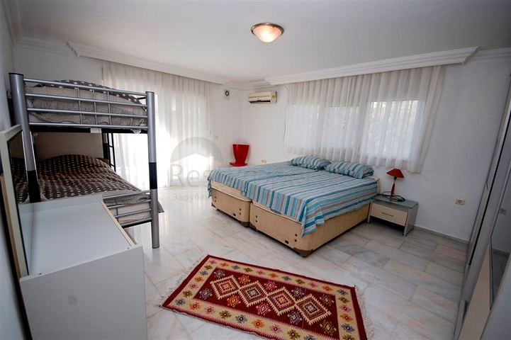 Садовый дуплекс на берегу горной реки в районе Кестель 