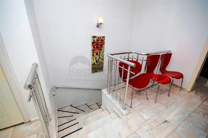 Садовый дуплекс на берегу горной реки в районе Кестель 