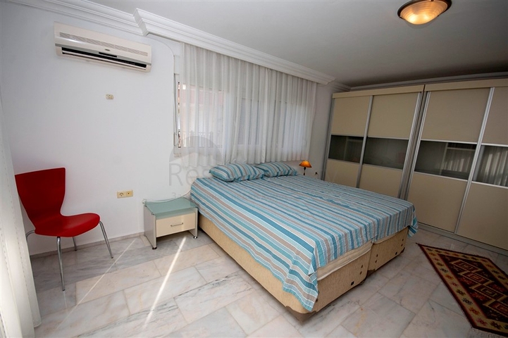 Садовый дуплекс на берегу горной реки в районе Кестель 