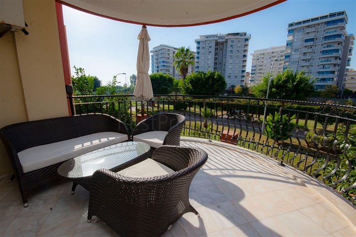 Садовый дуплекс на берегу горной реки в районе Кестель 