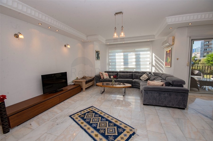 Садовый дуплекс на берегу горной реки в районе Кестель 