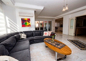 Садовый дуплекс на берегу горной реки в районе Кестель 