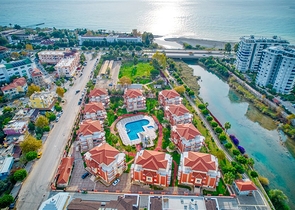 Садовый дуплекс на берегу горной реки в районе Кестель 