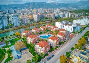 Садовый дуплекс на берегу горной реки в районе Кестель 