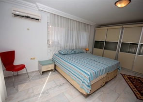 Садовый дуплекс на берегу горной реки в районе Кестель 