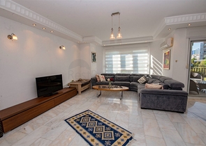 Садовый дуплекс на берегу горной реки в районе Кестель 