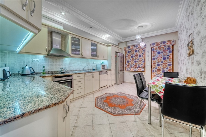 Просторная квартира в центре Алании