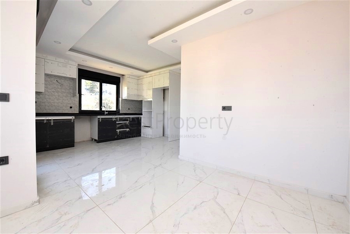 Пентхаус 3+1 в Газипаше с видом на море