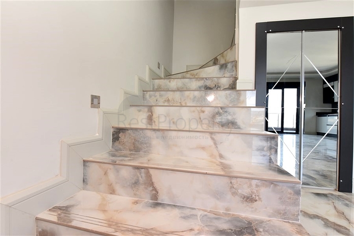 Просторный пентхаус 4+2 в районе Газипаша