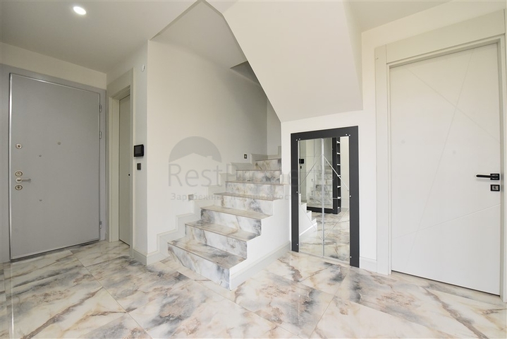 Просторный пентхаус 4+2 в районе Газипаша