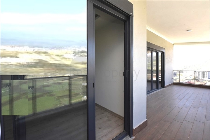 Просторный пентхаус 4+2 в районе Газипаша