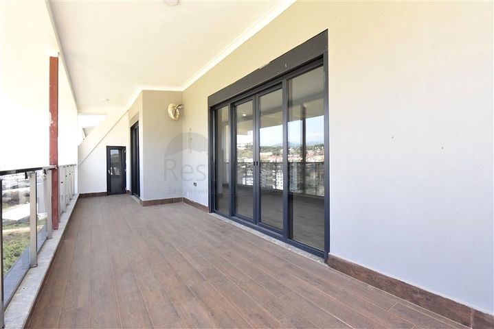 Просторный пентхаус 4+2 в районе Газипаша