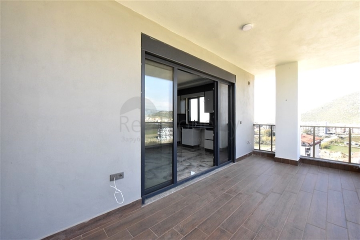 Просторный пентхаус 4+2 в районе Газипаша