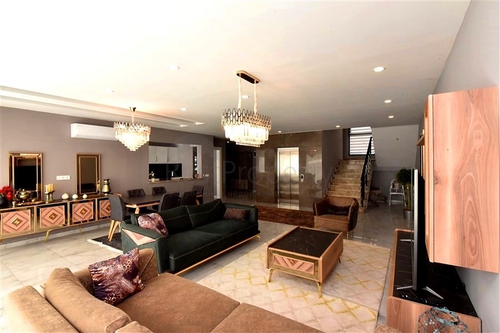 Шикарная меблированная вилла планировкой 5+1 в центре Алании