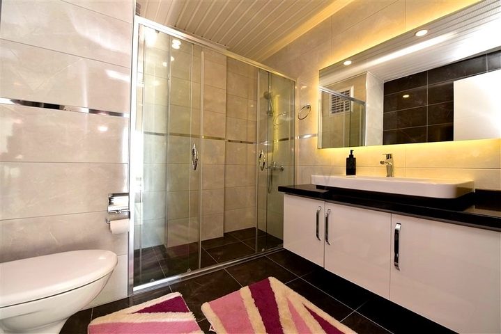 Шикарная меблированная вилла планировкой 5+1 в центре Алании