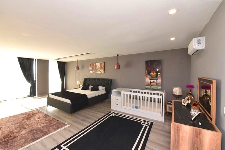 Шикарная меблированная вилла планировкой 5+1 в центре Алании