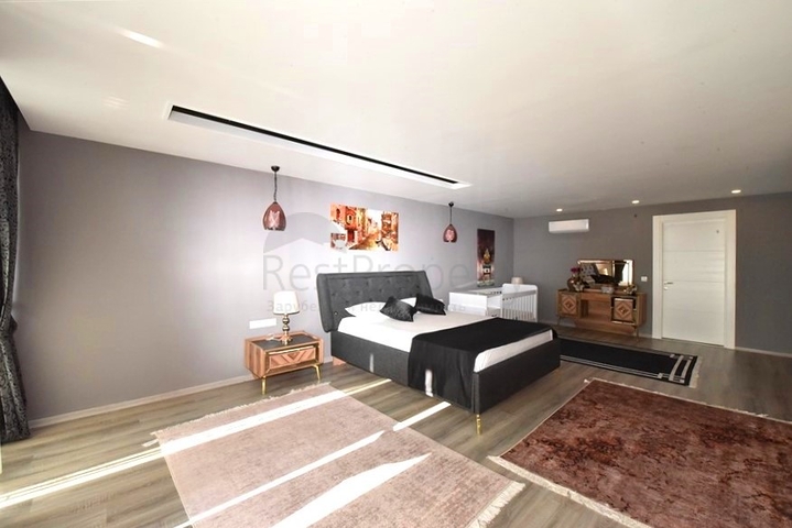 Шикарная меблированная вилла планировкой 5+1 в центре Алании