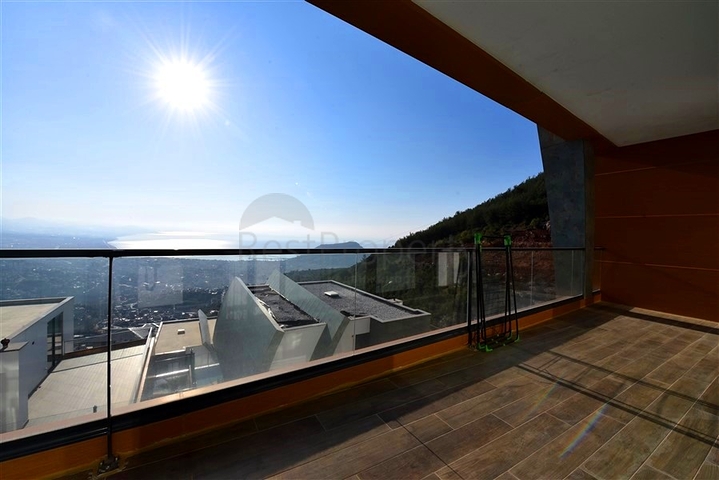 Шикарная меблированная вилла планировкой 5+1 в центре Алании