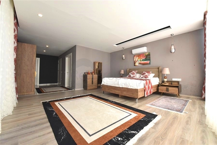 Шикарная меблированная вилла планировкой 5+1 в центре Алании