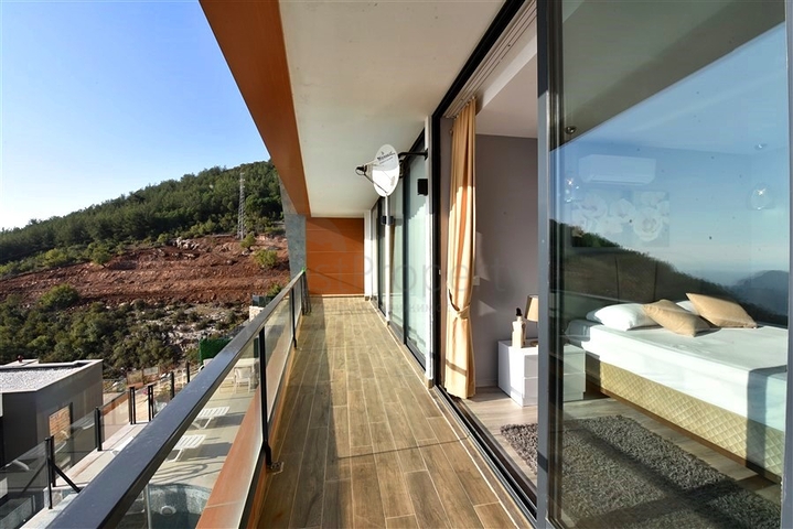 Шикарная меблированная вилла планировкой 5+1 в центре Алании