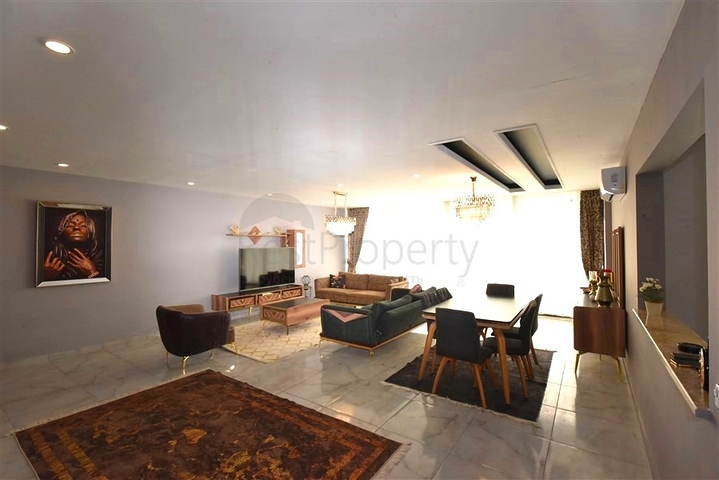 Шикарная меблированная вилла планировкой 5+1 в центре Алании