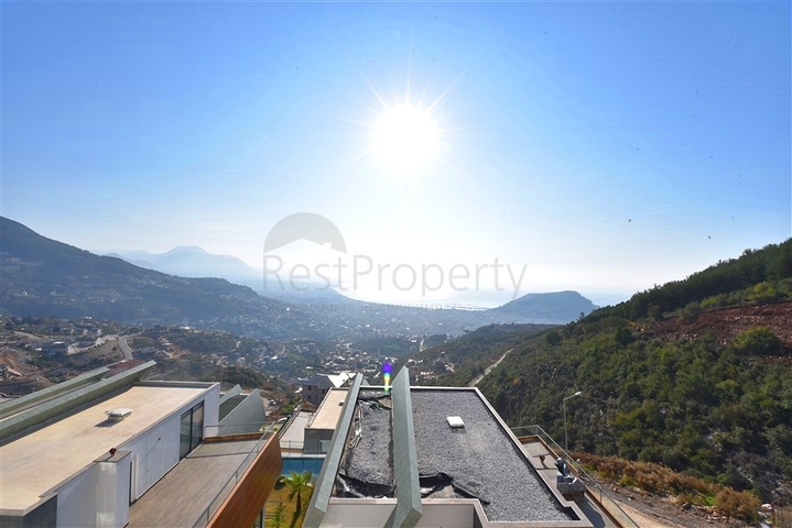 Шикарная меблированная вилла планировкой 5+1 в центре Алании