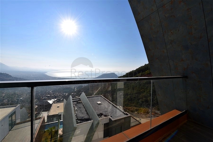 Шикарная меблированная вилла планировкой 5+1 в центре Алании