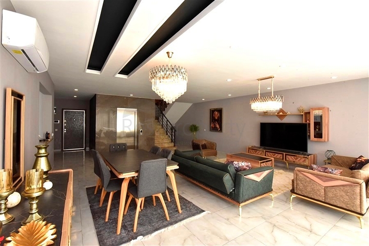 Шикарная меблированная вилла планировкой 5+1 в центре Алании