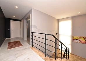 Шикарная меблированная вилла планировкой 5+1 в центре Алании