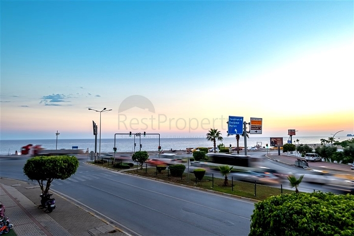 Большая квартира на первой линии