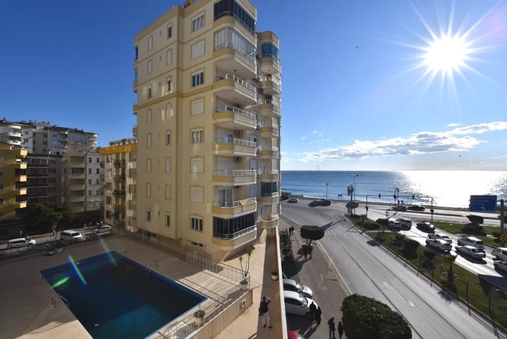 Большая квартира на первой линии