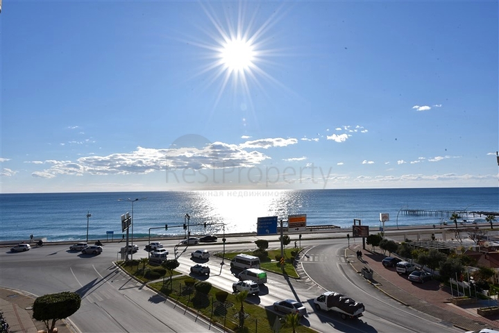 Большая квартира на первой линии