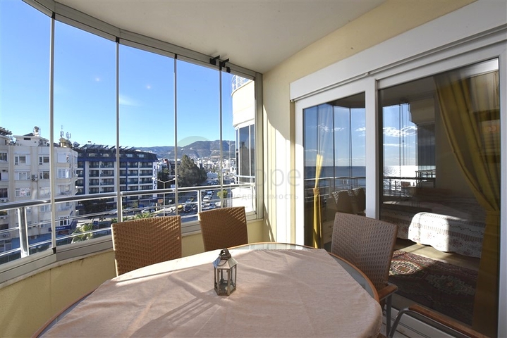 Большая квартира на первой линии