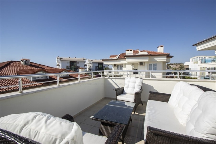 Пентхаус 3+1 в районе Конаклы в шаговой доступности до моря