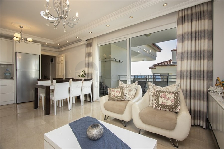 Пентхаус 3+1 в районе Конаклы в шаговой доступности до моря