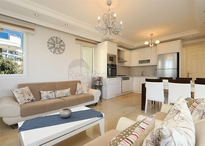 Пентхаус 3+1 в районе Конаклы в шаговой доступности до моря