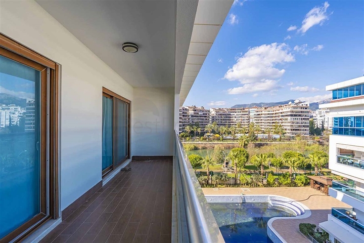 Просторный пентхаус от собственника планировкой 2+1 в районе Кестель