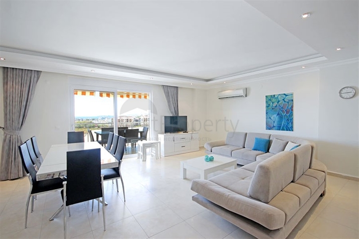 Просторный пентхаус 3+1 в 750 метрах от моря в Авсалларе