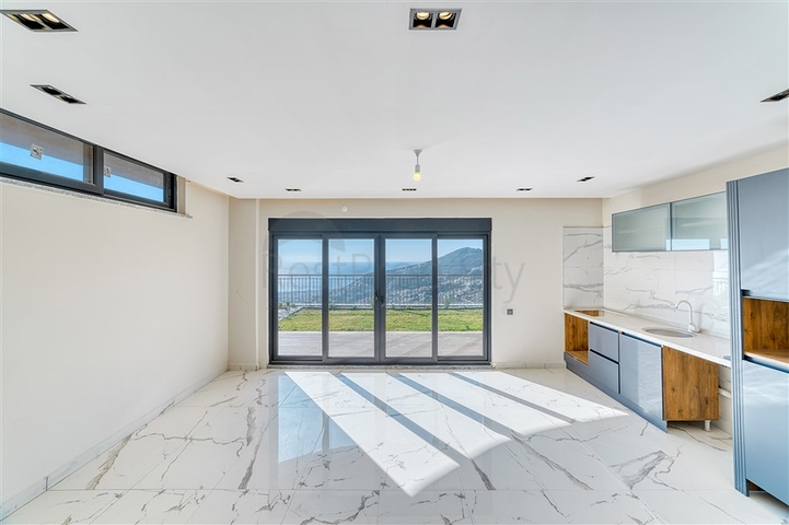 Вилла с видом на море в центральном районе Алании