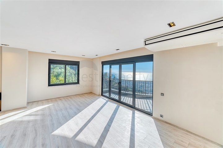 Вилла с видом на море в центральном районе Алании