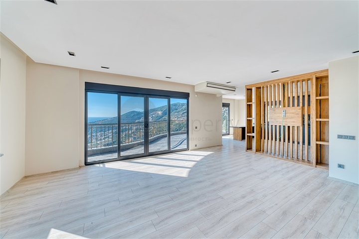 Вилла с видом на море в центральном районе Алании